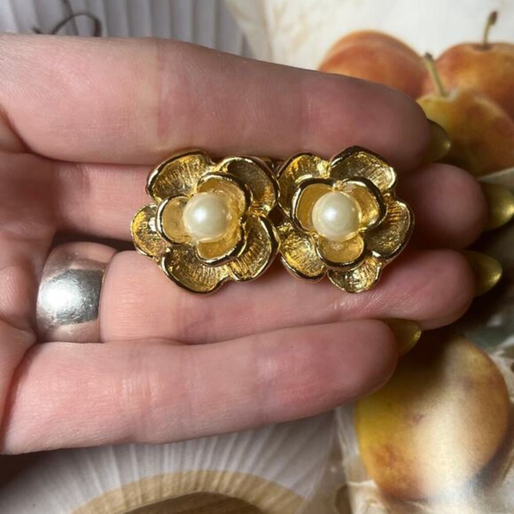 Vintage large gold flower and pearl clip earrings